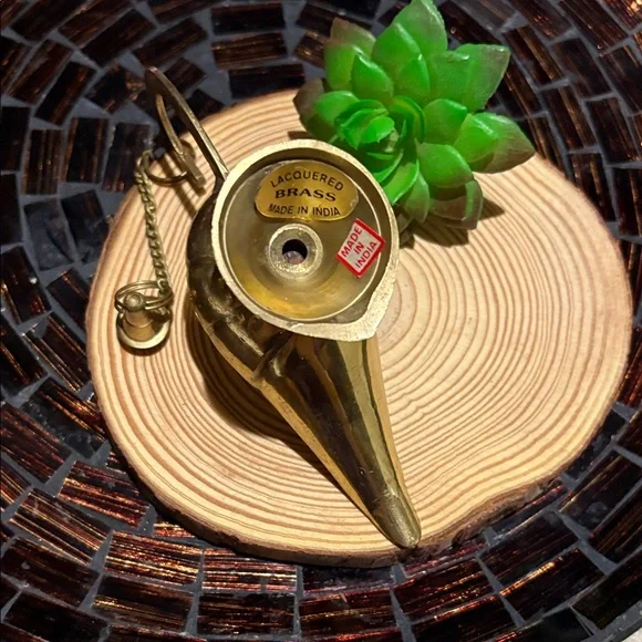 Vintage Lacquered Brass Decorative Genie Lamp figurine - Picture 5 of 6